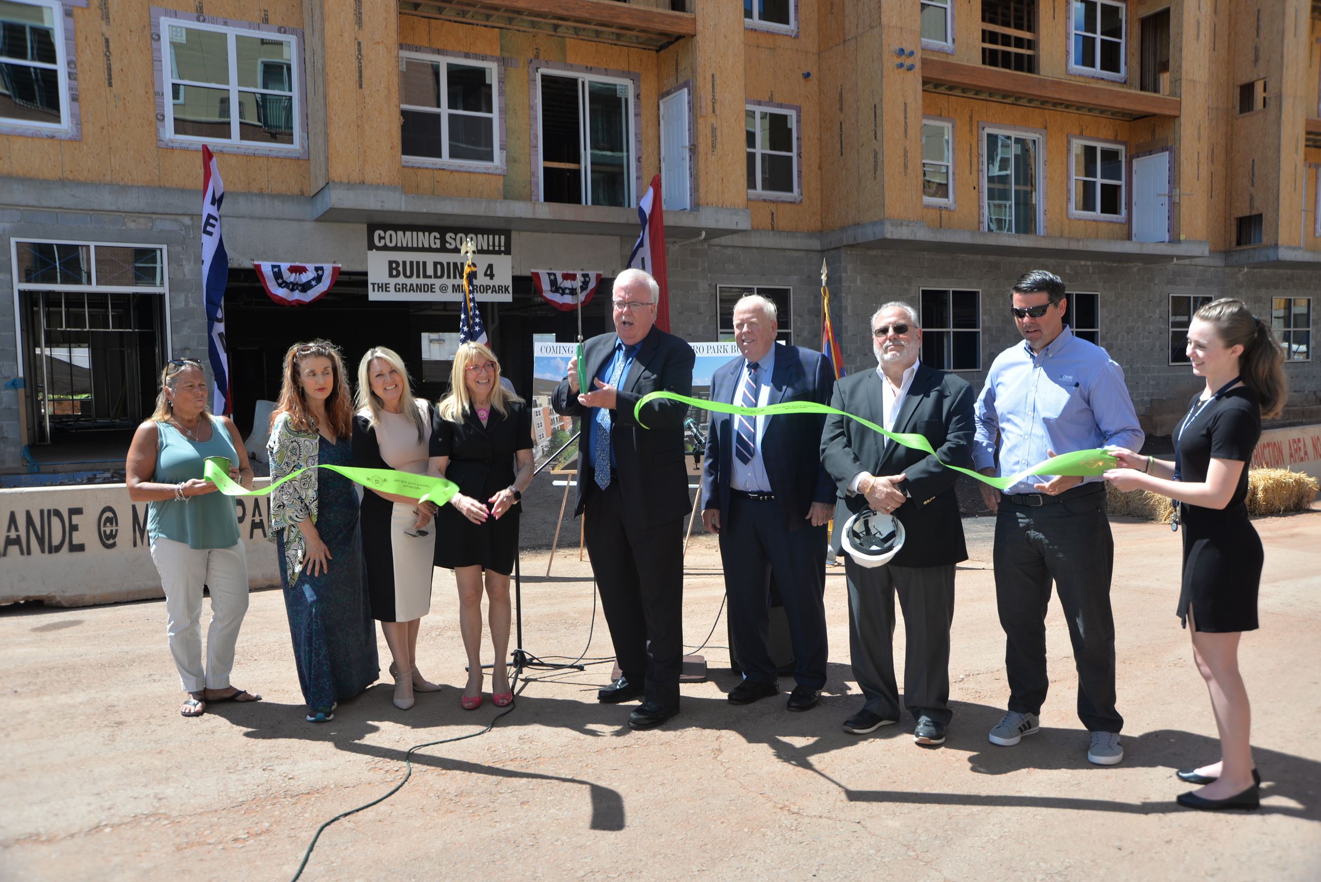 The Grand at Metropark_Ribbon_6-29-22