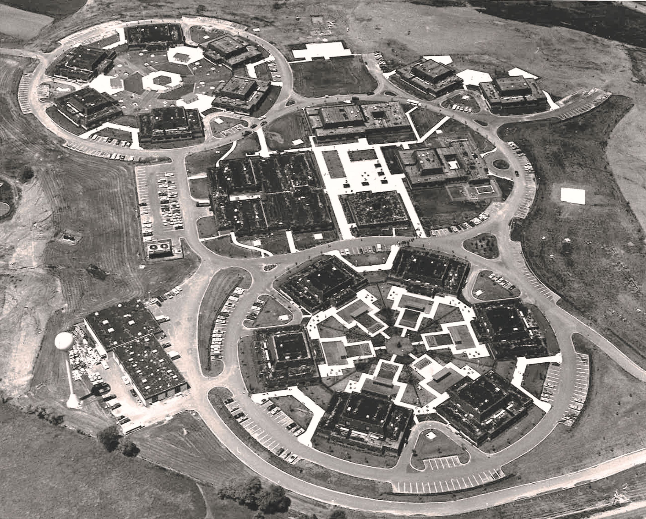 Fig 11- 21-095 _HunterdonStateSchoolAerial-01